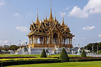 《战锤40K：行商浪人》公布新预告 展示近战和远程战斗